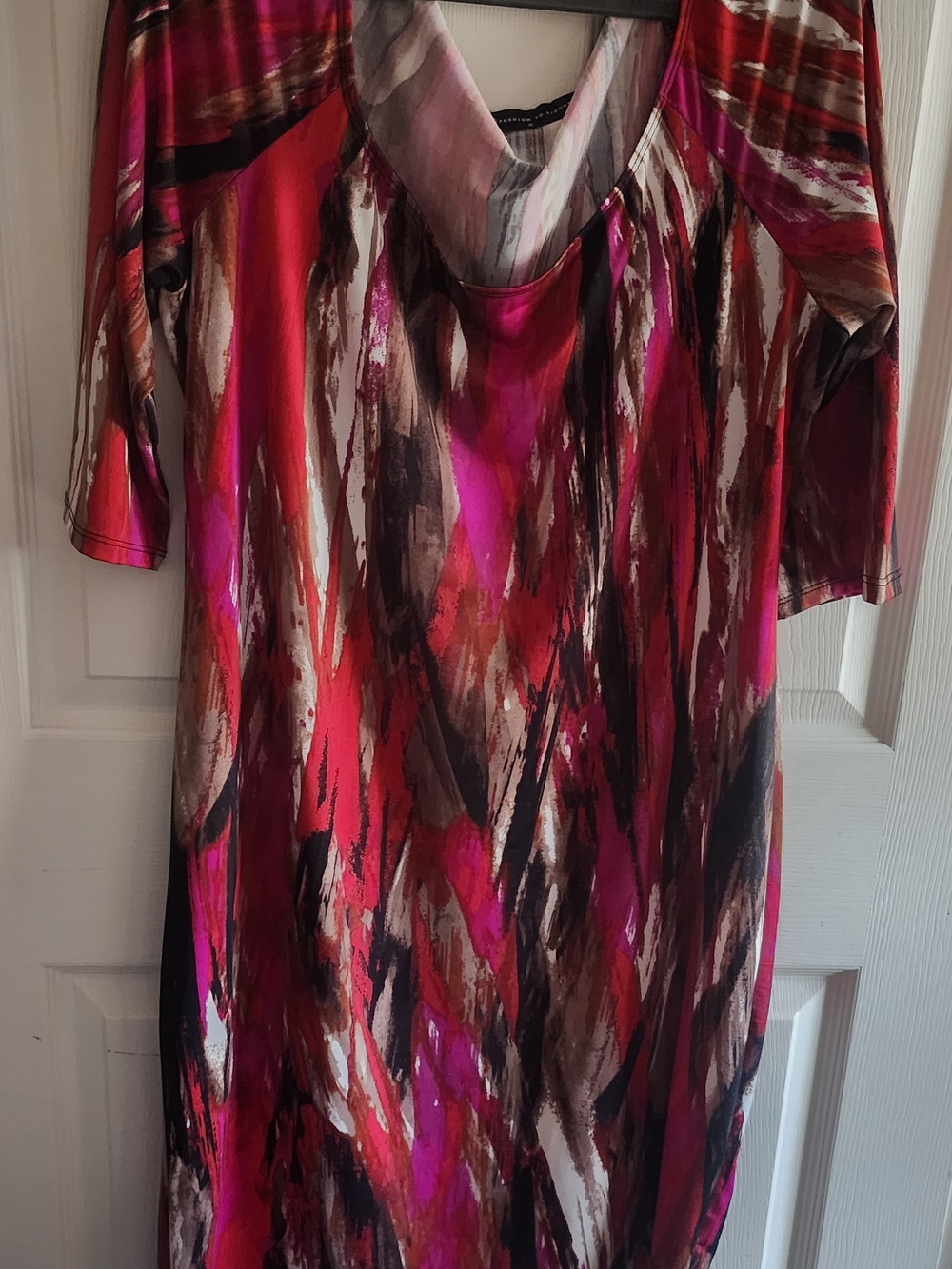 Vibrant Abstract Brushstroke Tunic Dress in Fuchsia and Red